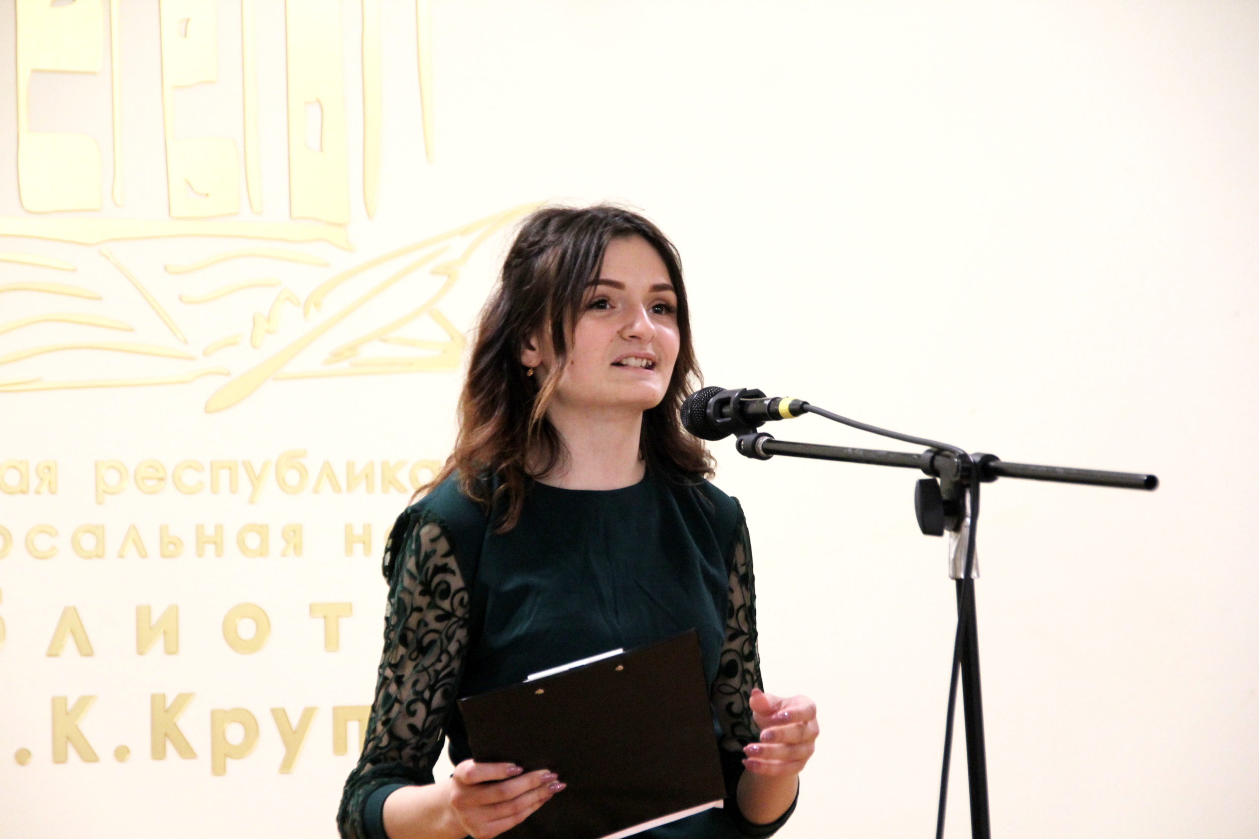 Филологи приняли участие в праздновании Дня славянской письменности и культуры в научной библиотеке имени Н.К. Крупской