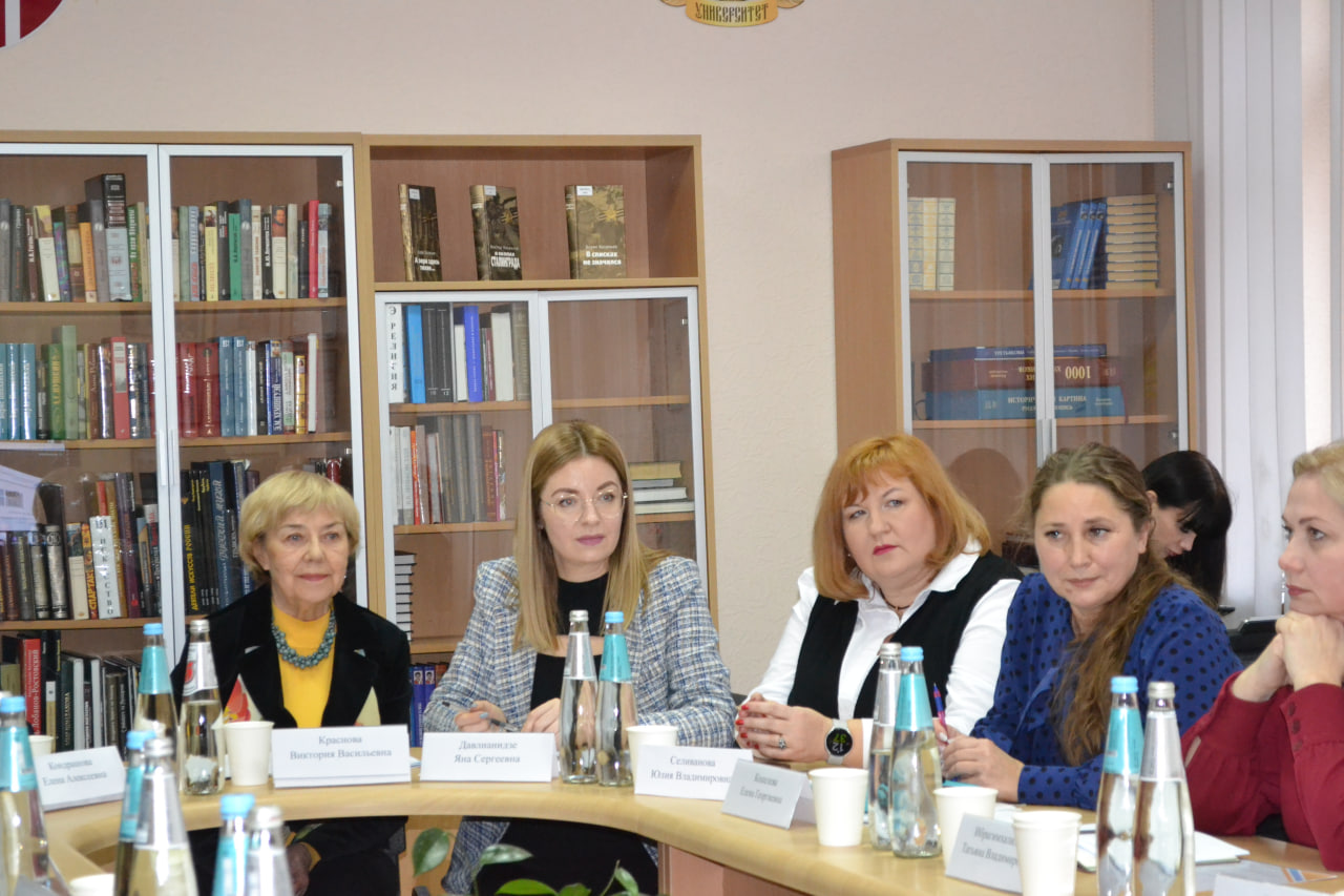 В ДонГУ провели круглый стол, посвященный экономической безопасности и вызовам цифровой экономики