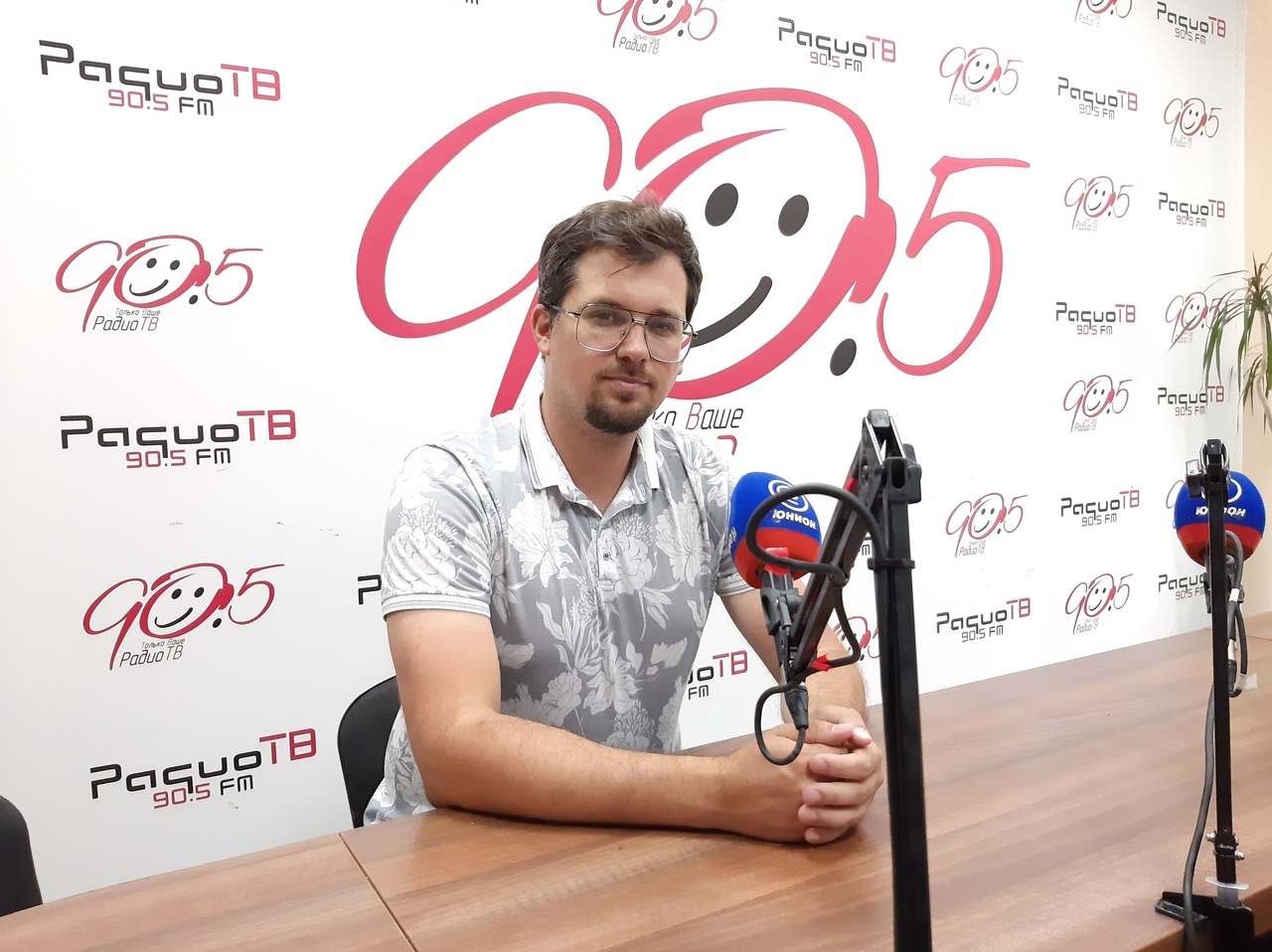 Преподаватель кафедры журналистики Алексей Якель стал гостем программы «Check in» на «Радио ТВ»