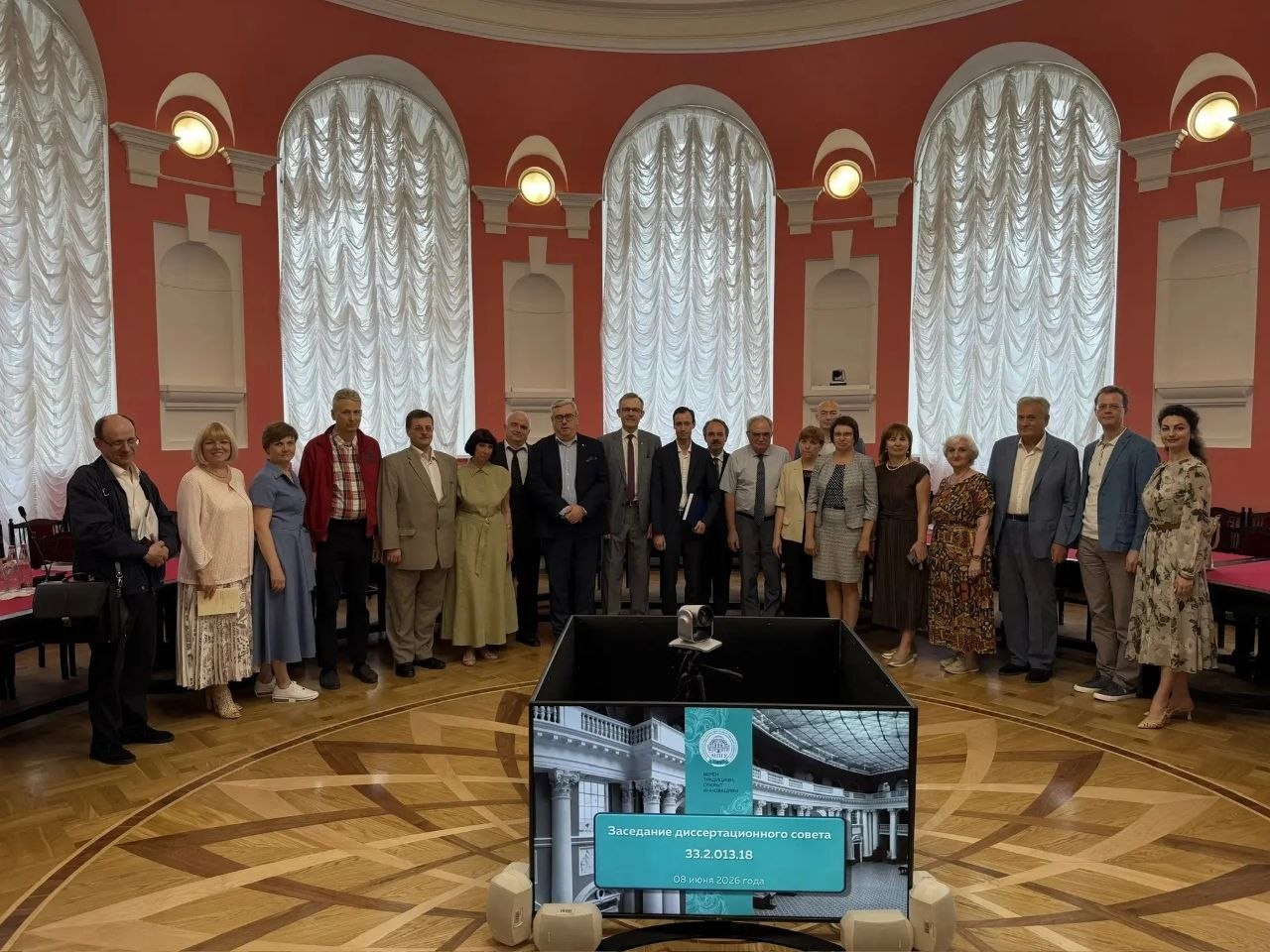 Коллектив ДонГУ поздравляет Антона Саенко с защитой кандидатской диссертации