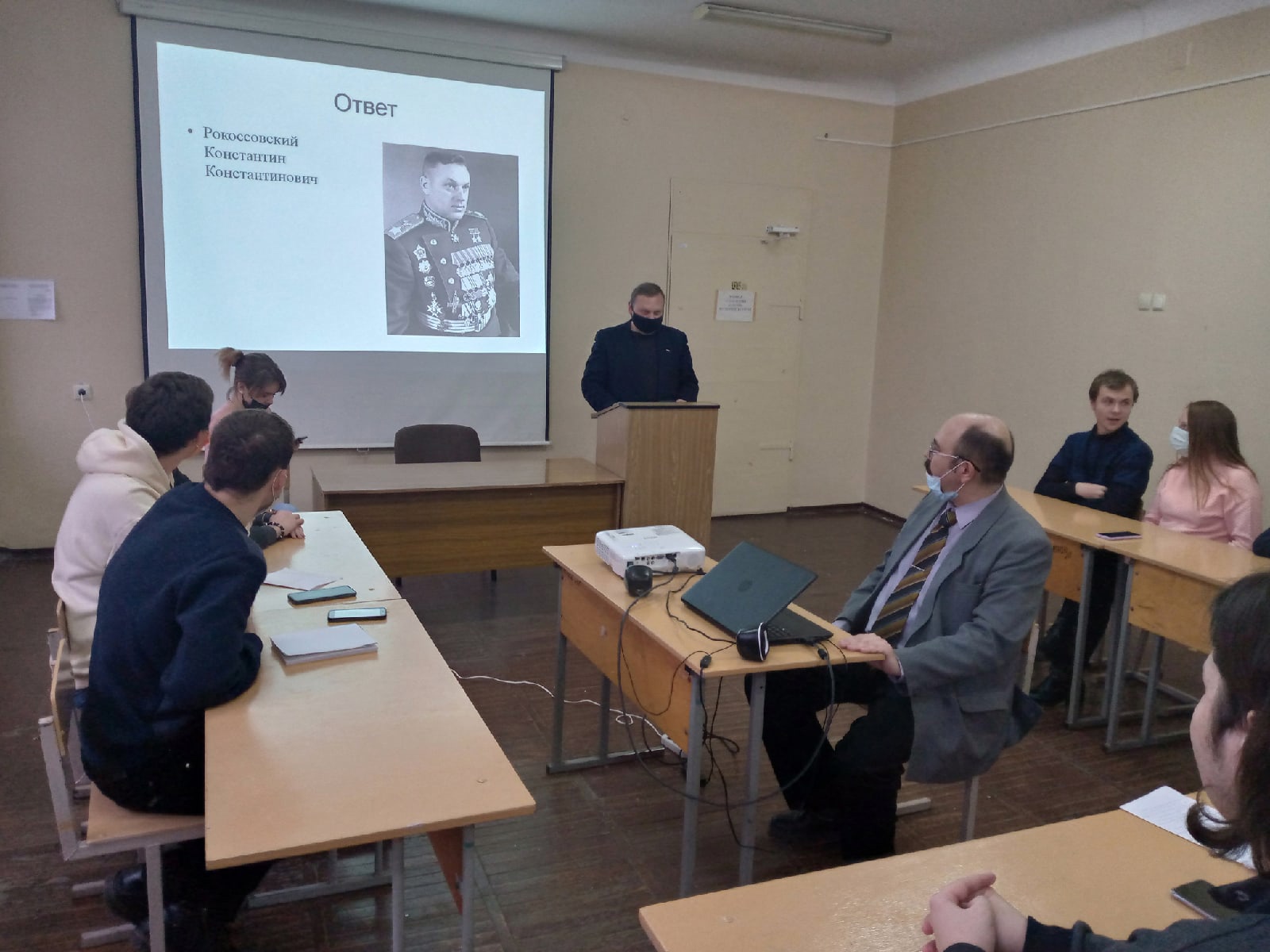 На историческом факультете состоялась студенческая викторина, посвященная 80-летию победы Красной Армии в битве за Москву
