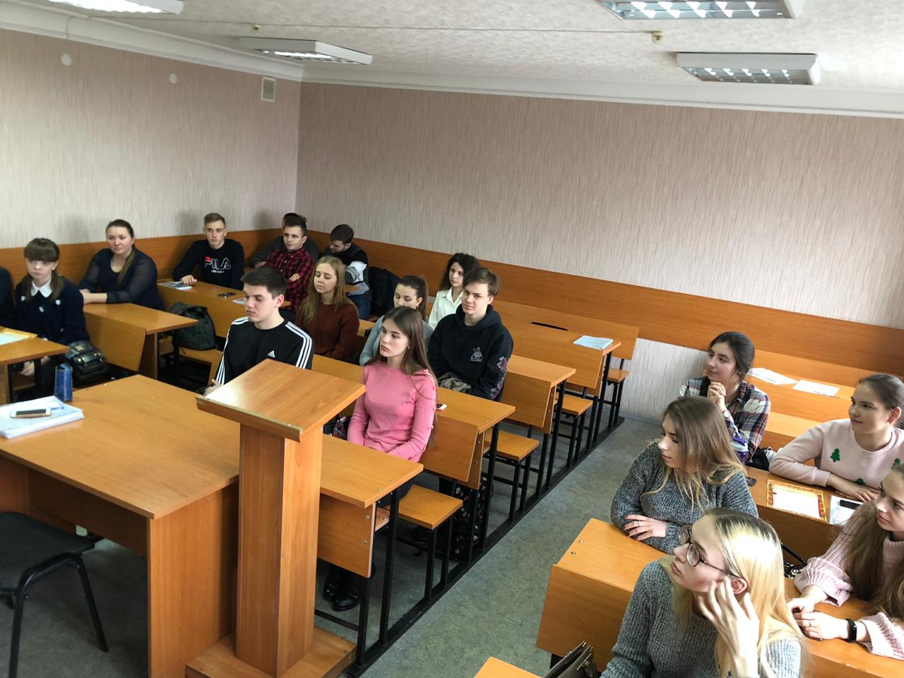 На учетно-финансовом факультете провели кураторский час, посвященный Дню гражданской обороны