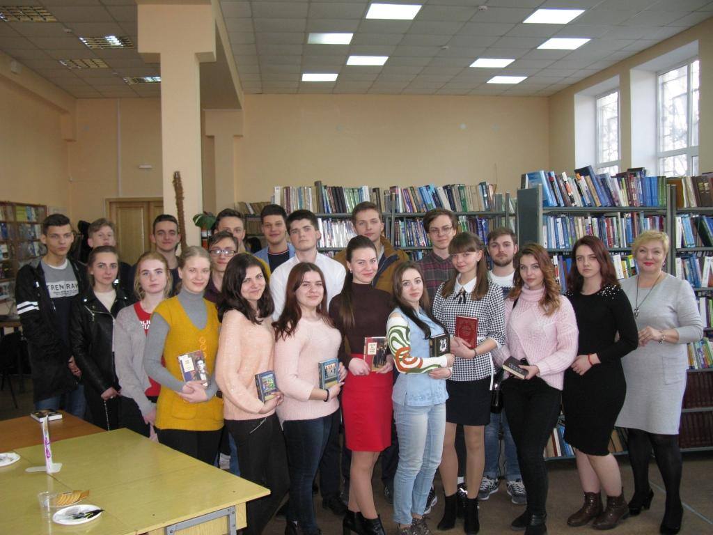 Научная библиотека ДонНУ открыла сезон библиокафе поэтической встречей «Когда строку диктует чувство»