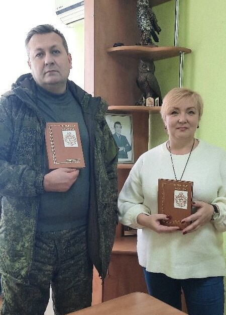 Депутат Народного Совета ДНР передал в дар библиотеке Донецкого национального университета книги