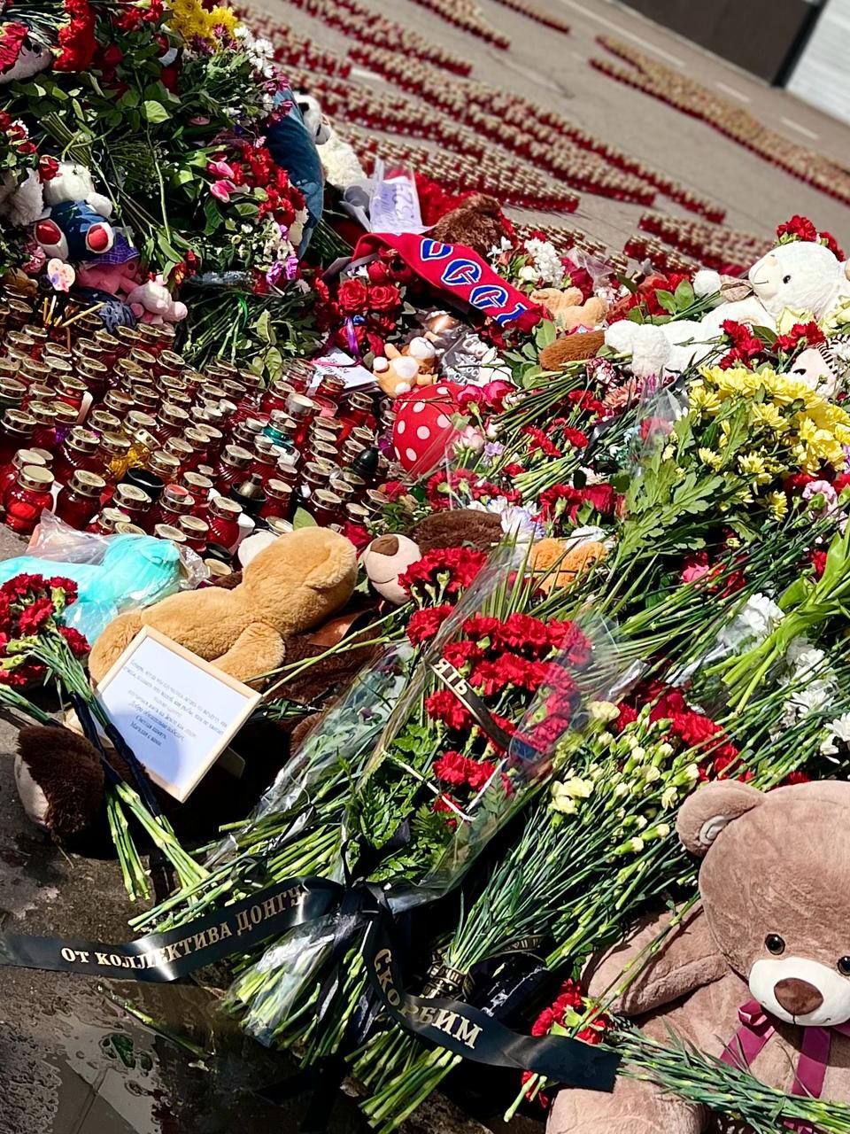 Коллектив Донецкого государственного университета почтил память погибших в результате террористического акта 22 марта в Москве