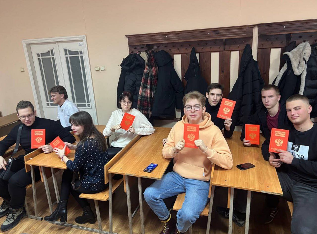 Студенты-юристы провели квиз, посвященный Дню Конституции