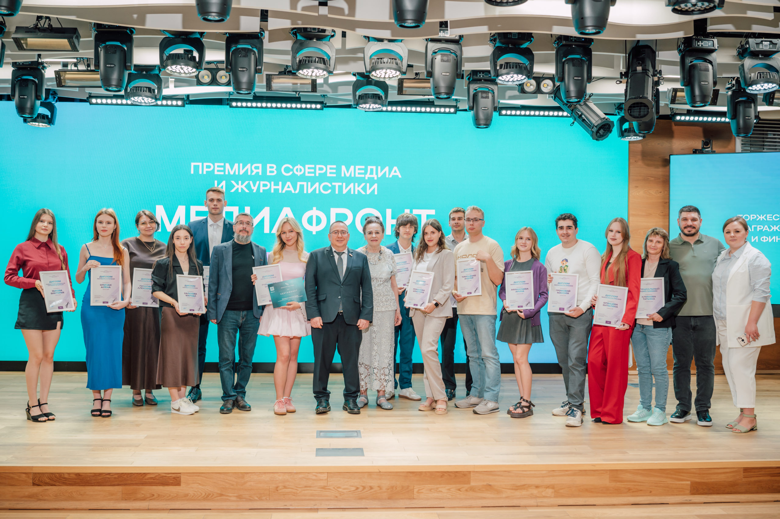 Студенты кафедры журналистики стали финалистами и победителями премии «Медиафронт»