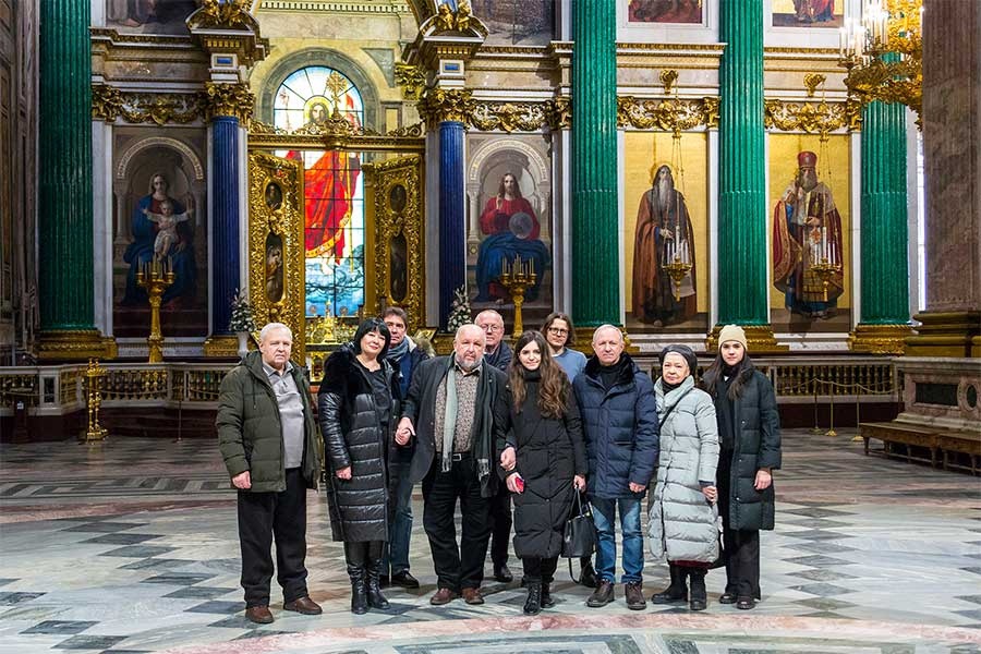 Картины заведующего кафедрой дизайна и art-менеджмента Александра Трошкина передали в Военно-исторический музей артиллерии