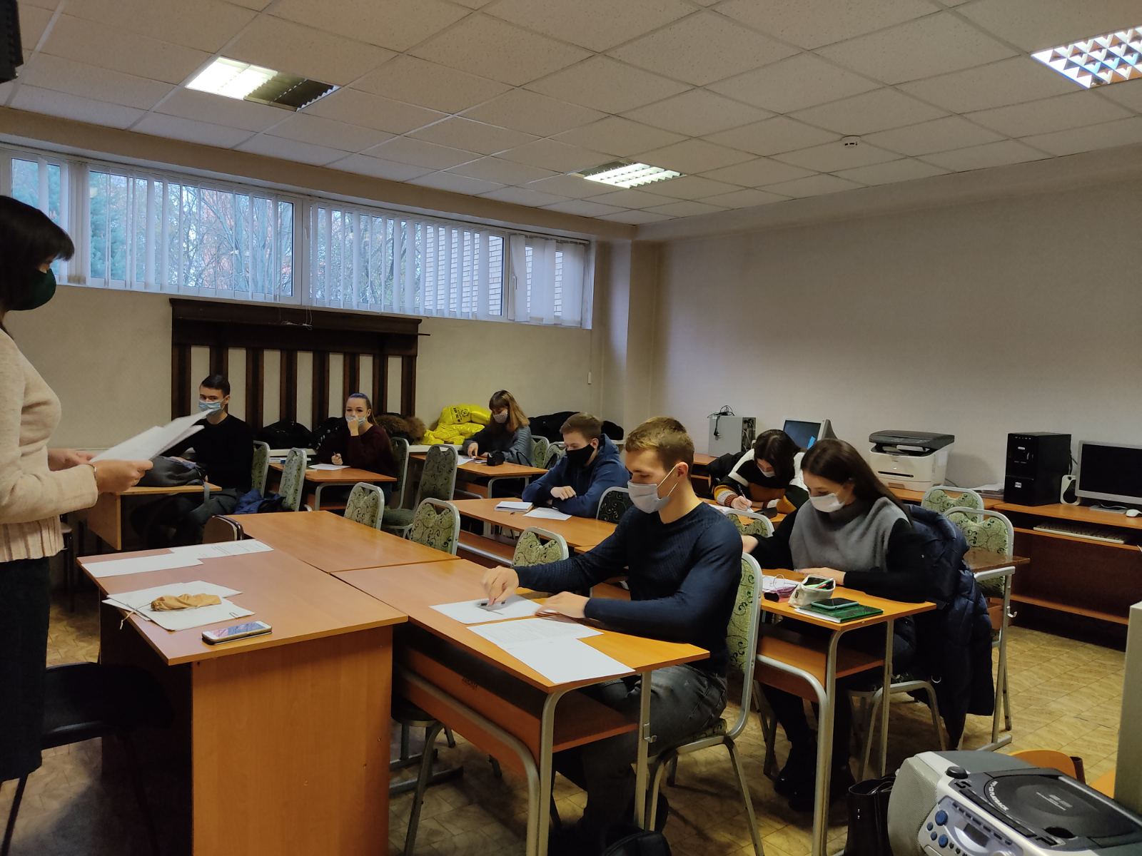На базе кафедры английского языка для экономических специальностей состоялась олимпиада для студентов юридического факультета