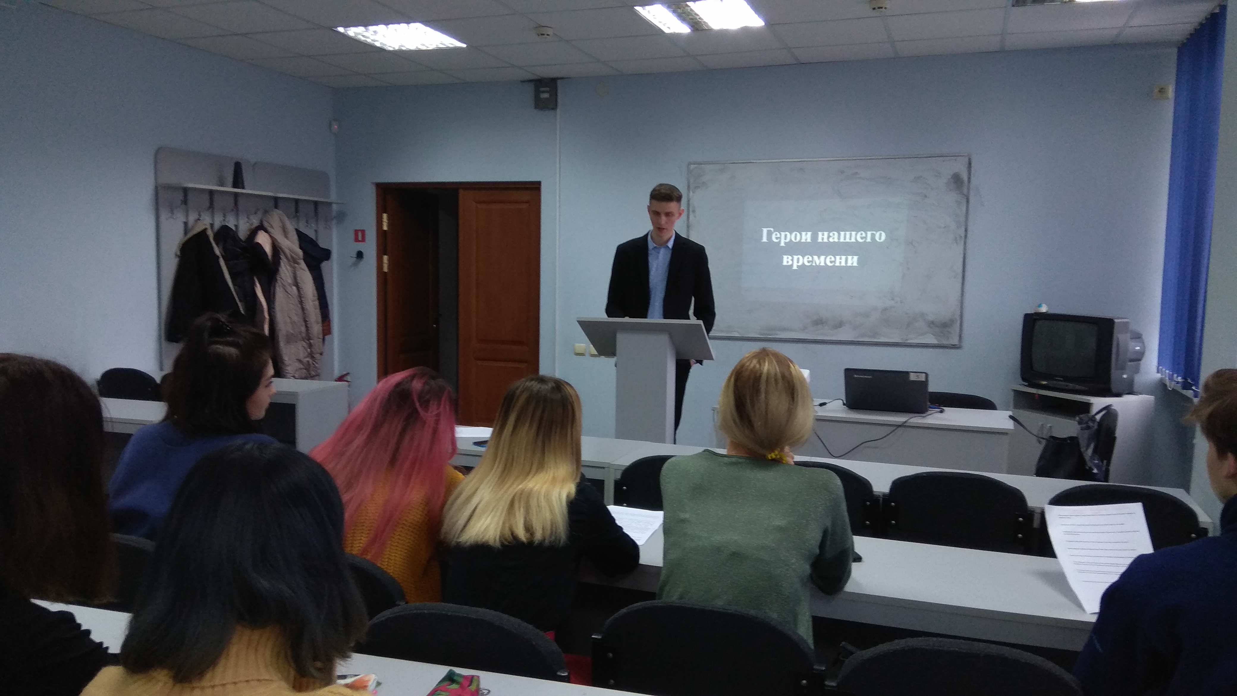 Кафедра германской филологии провела круглый стол на тему «Герои наших дней»