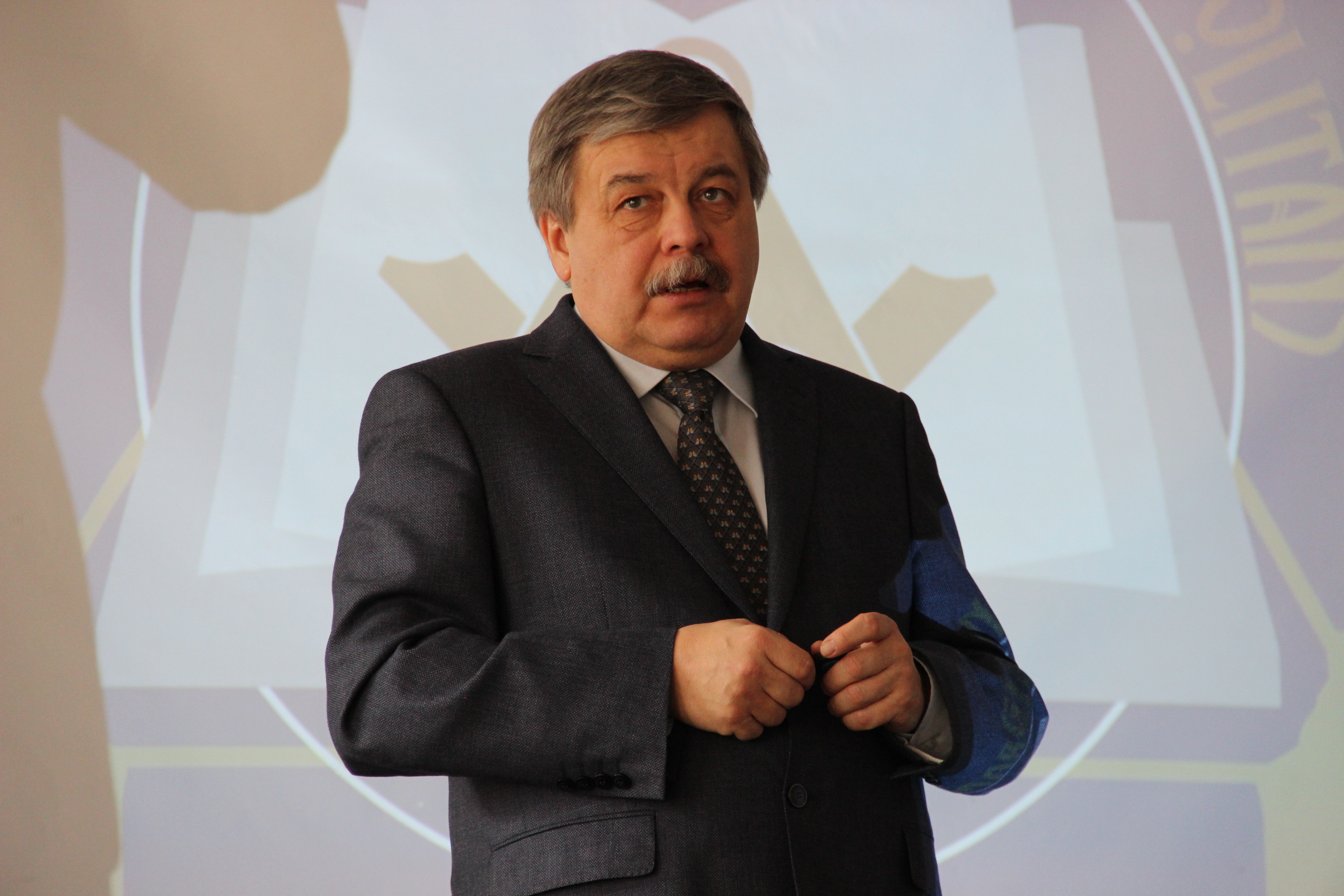 Профессор Санкт-Петербургского университета Сергей Ильченко проведет ряд занятий для студентов ДонНУ
