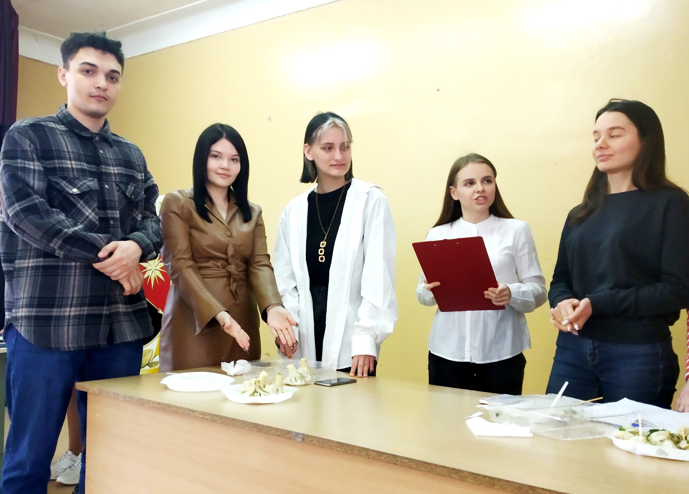 Студенты-журналисты в рамках занятий побывали в роли шоуменов