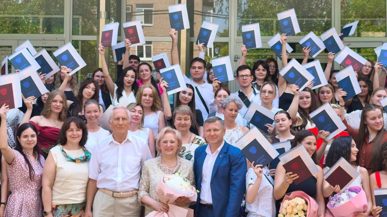 На биологическом факультете ДонГУ вручили дипломы выпускникам