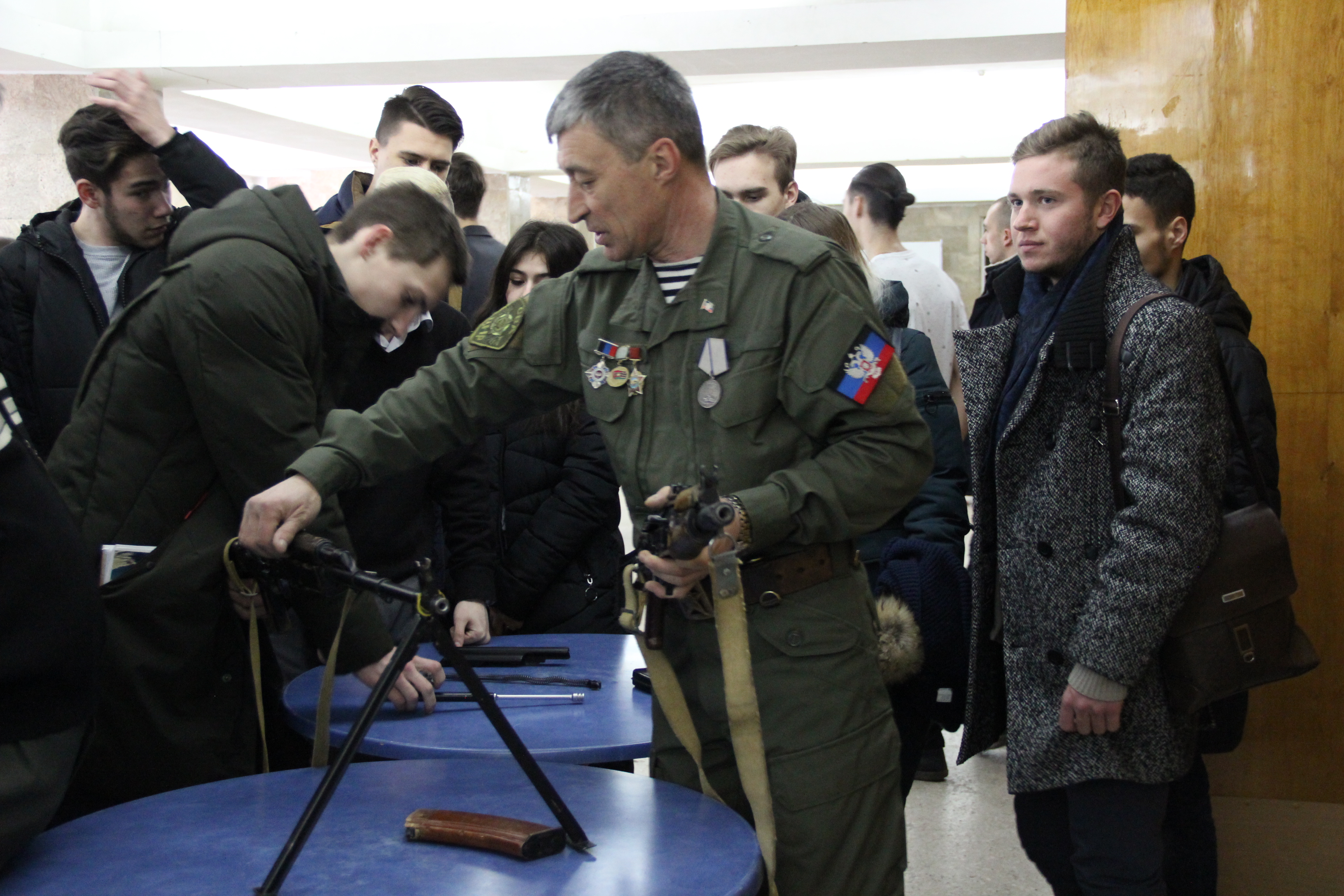 В преддверии Дня защитника Отечества в ДонНУ состоялась тематическая выставка