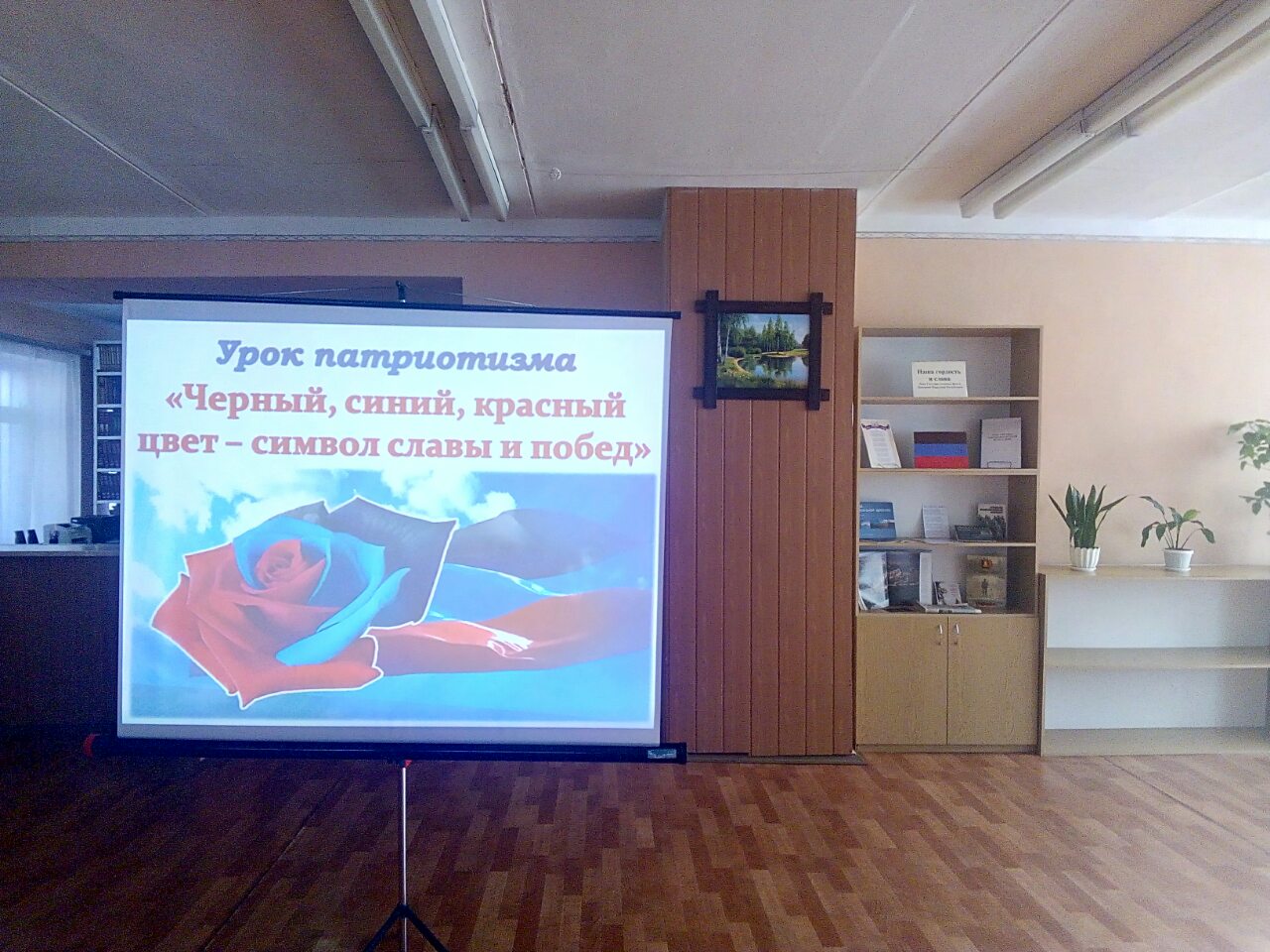 В Енакиевском техникуме экономики и менеджмента состоялся урок патриотизма