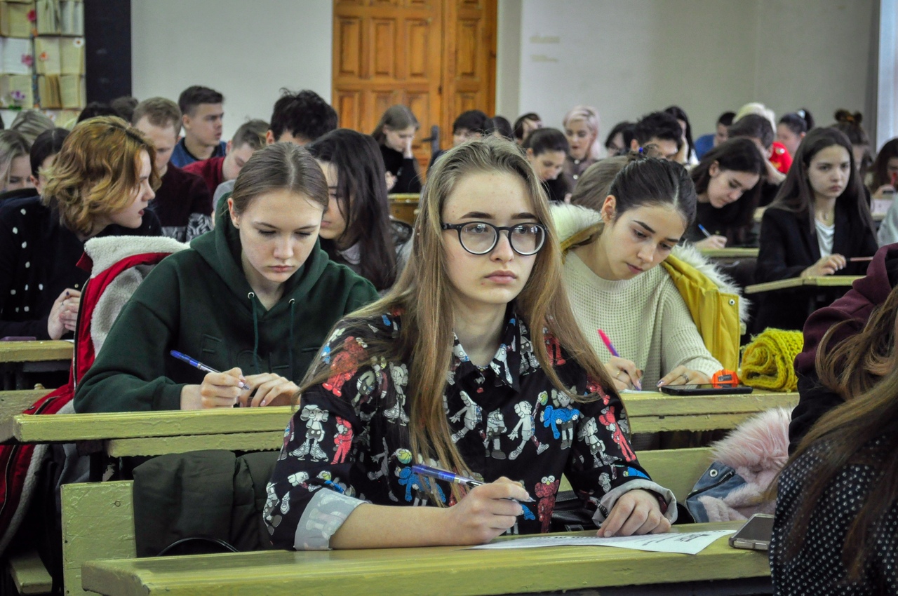 В ДонНУ в День родного языка прошла акция «Донецкий диктант»