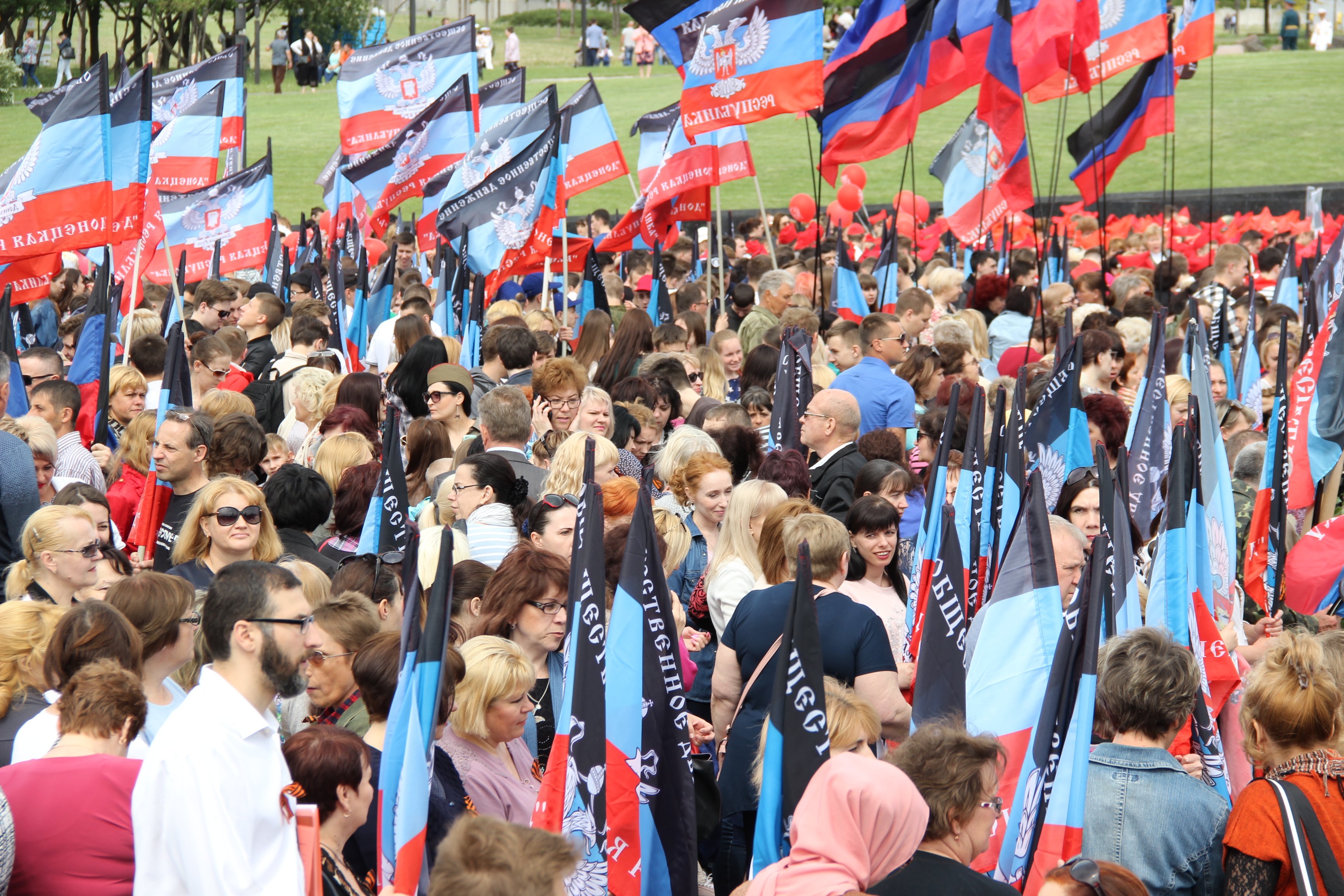 Студенты ДонНУ приняли активное участие в Митинге, посвященном 73-й годовщине Победы в Великой Отечественной войне