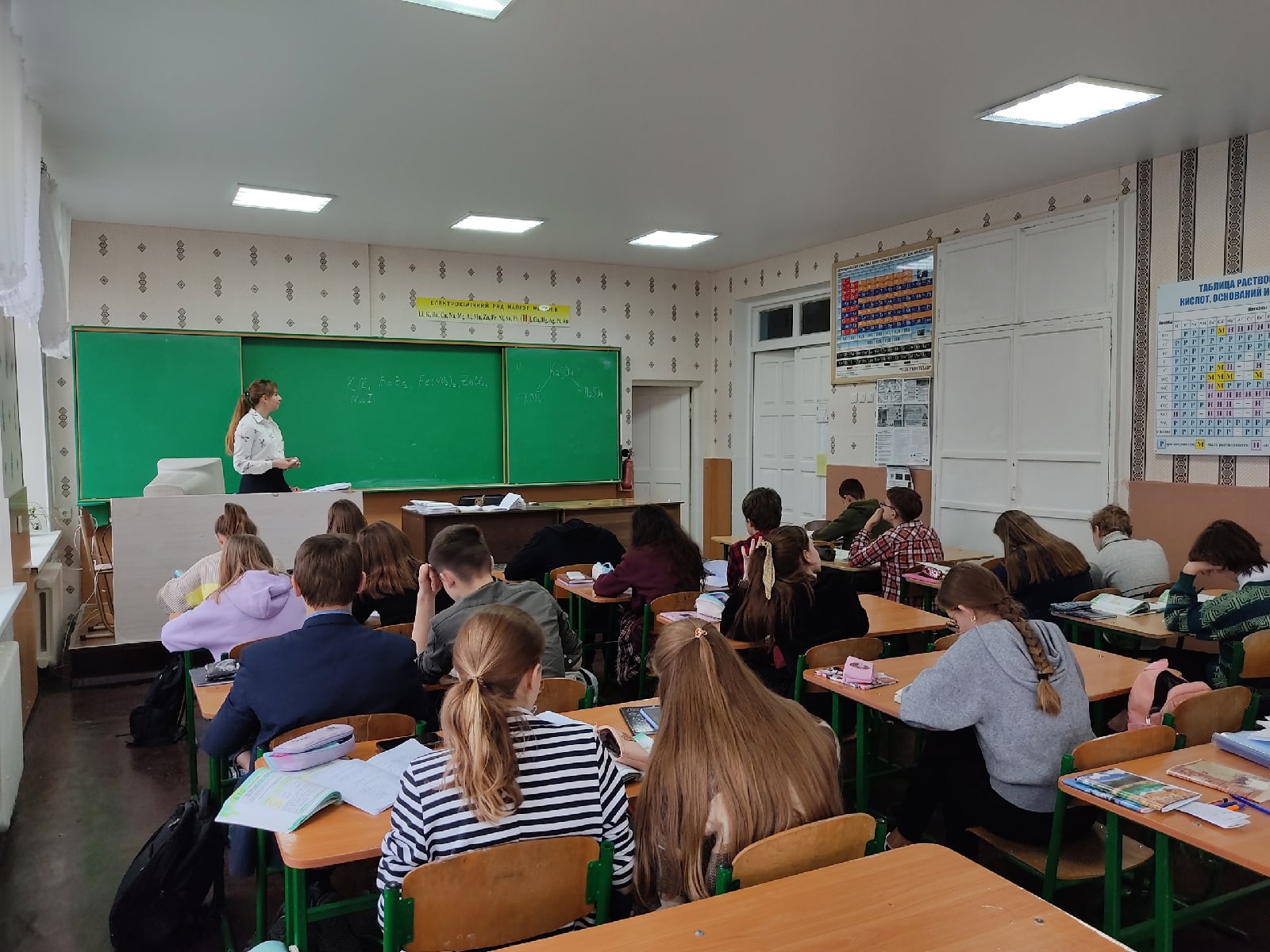 Студенты-химики успешно прошли педагогическую практику