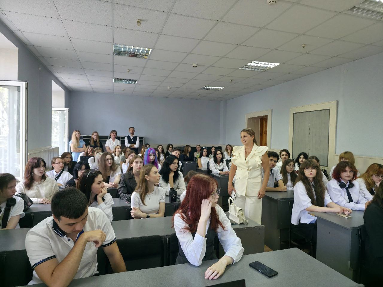 На экономическом факультете посвятили первокурсников в студенты