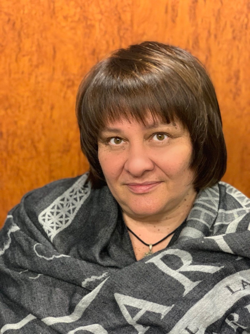 Коллектив ДонНУ поздравляет доцента кафедры финансов и банковского дела Елену Хорошеву с юбилеем