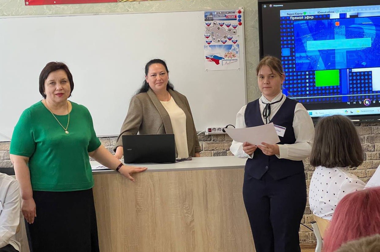 Преподаватели Института педагогики встретились с учениками Шахтерского района