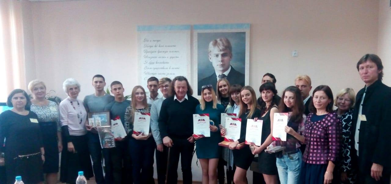 В Есенинском центре ДонНУ прошел песенный этап творческого конкурса «Есенинские мотивы»
